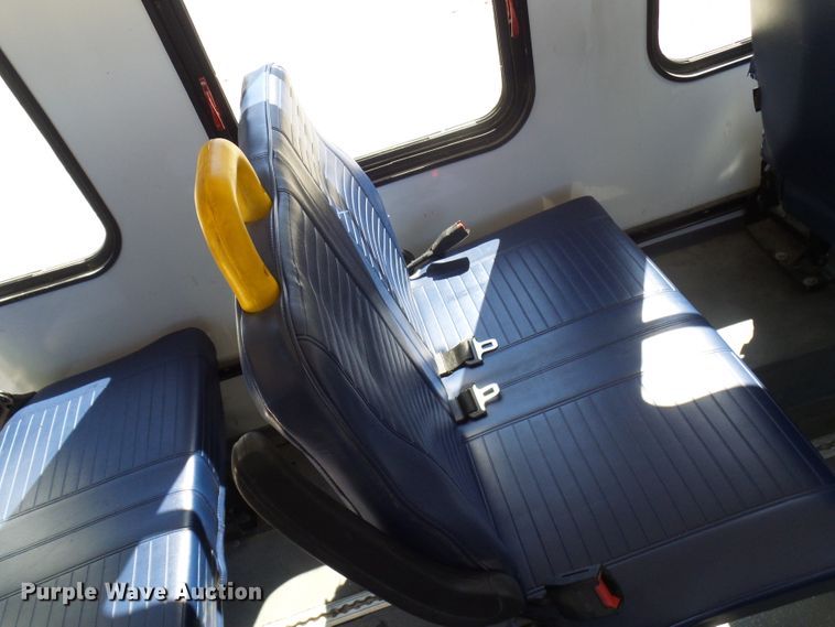 image for item DG2063 2009 Ford E350 Super Duty  shuttle bus