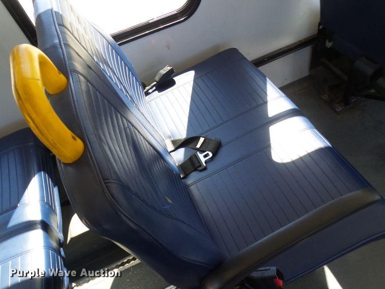 image for item DG2063 2009 Ford E350 Super Duty  shuttle bus