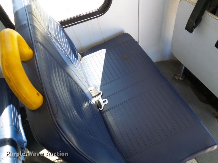 image for item DG2063 2009 Ford E350 Super Duty  shuttle bus