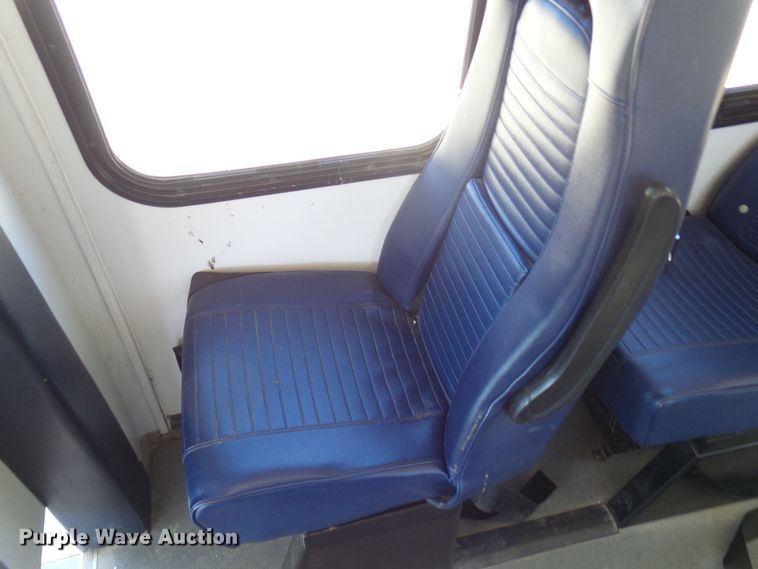 image for item DG2063 2009 Ford E350 Super Duty  shuttle bus