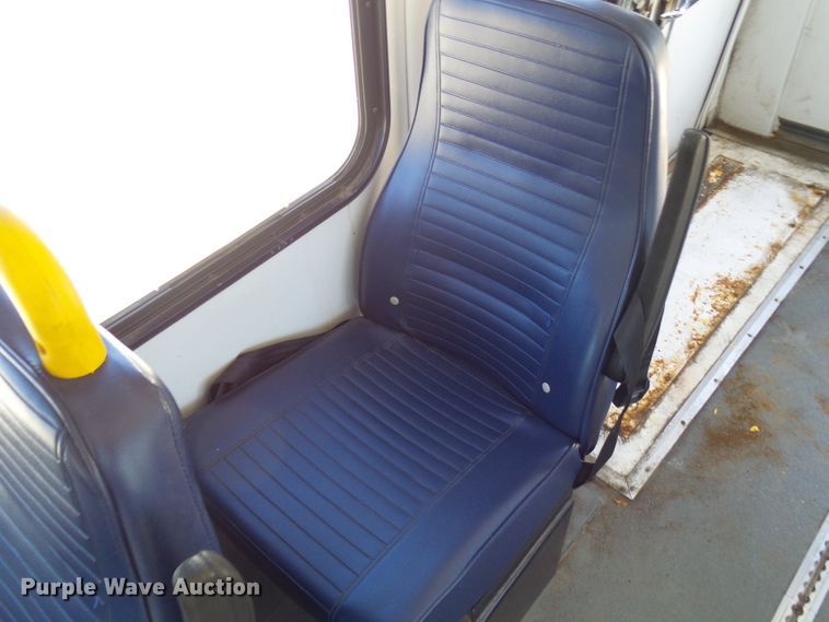 image for item DG2063 2009 Ford E350 Super Duty  shuttle bus