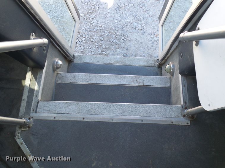 image for item DG2063 2009 Ford E350 Super Duty  shuttle bus