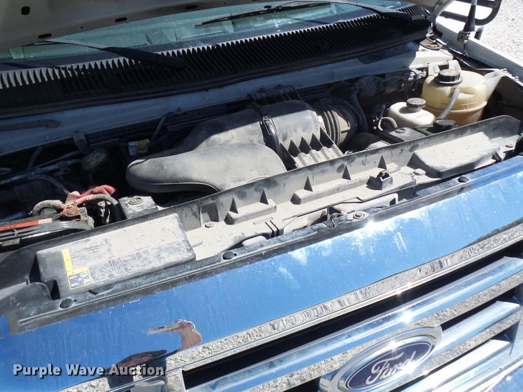 image for item DG2063 2009 Ford E350 Super Duty  shuttle bus