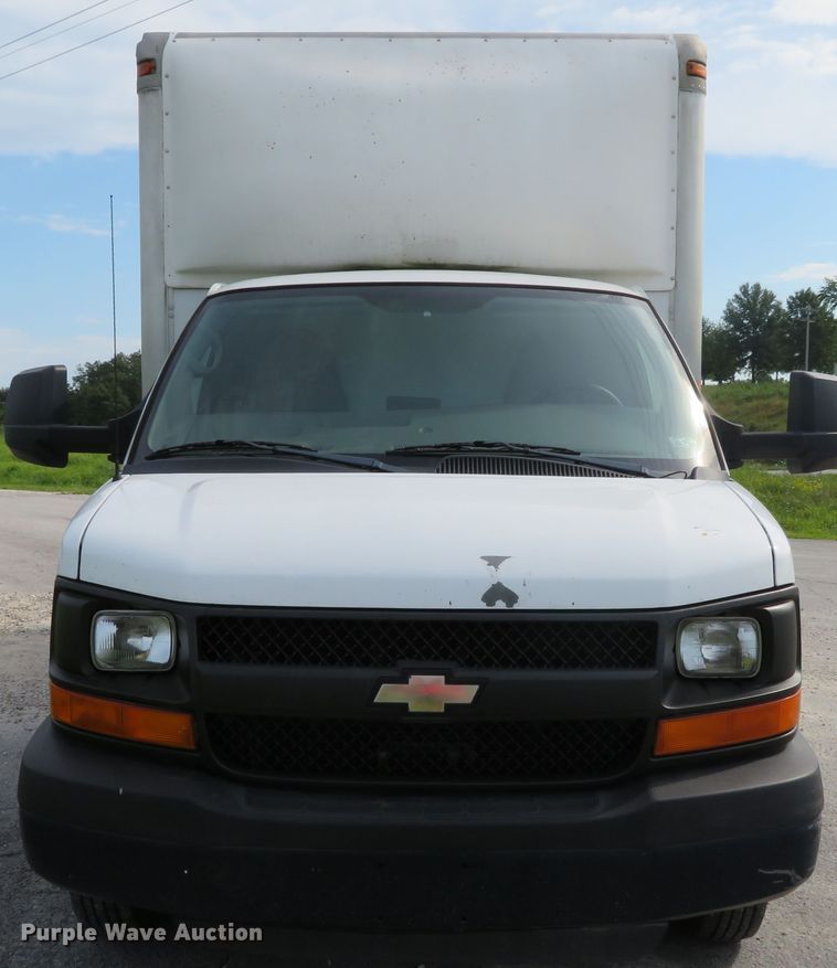 image for item DH1114 2010 Chevrolet Express G3500  box truck