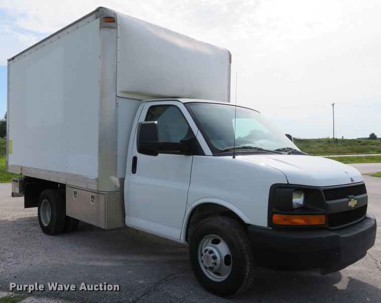 image for item DH1114 2010 Chevrolet Express G3500  box truck