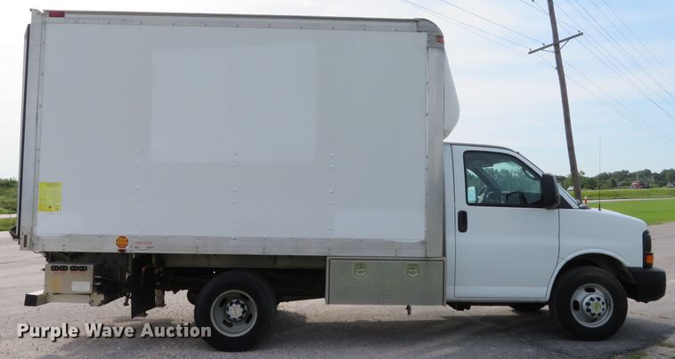 image for item DH1114 2010 Chevrolet Express G3500  box truck