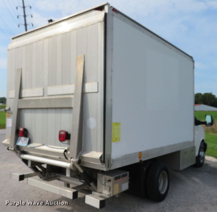 image for item DH1114 2010 Chevrolet Express G3500  box truck