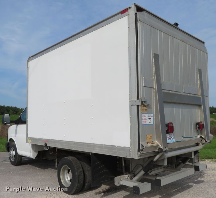 image for item DH1114 2010 Chevrolet Express G3500  box truck