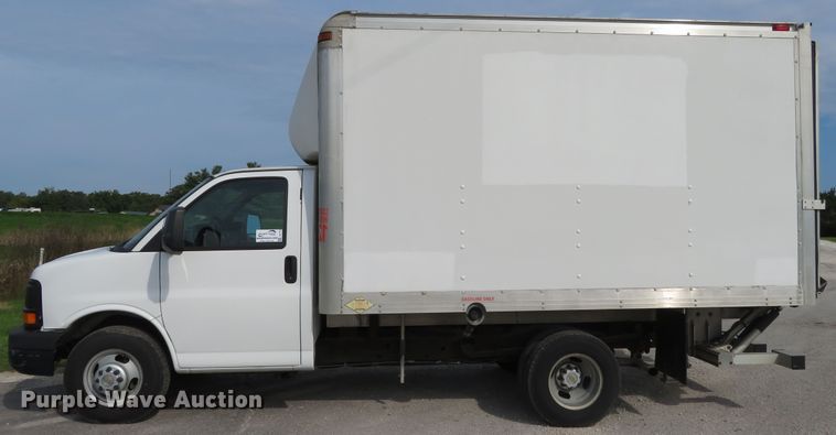 image for item DH1114 2010 Chevrolet Express G3500  box truck