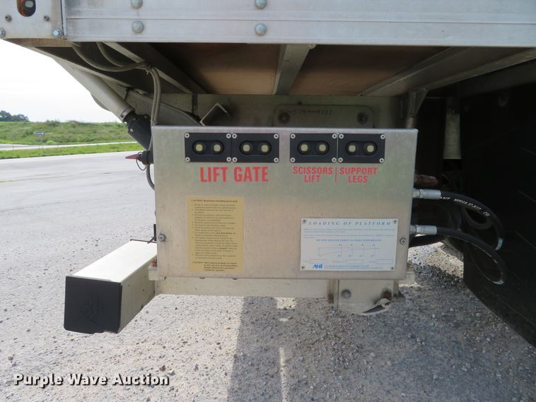 image for item DH1114 2010 Chevrolet Express G3500  box truck