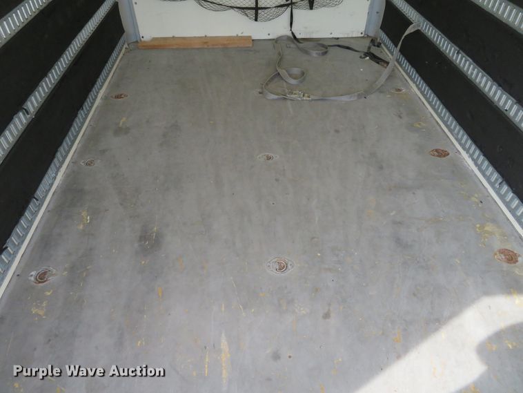 image for item DH1114 2010 Chevrolet Express G3500  box truck