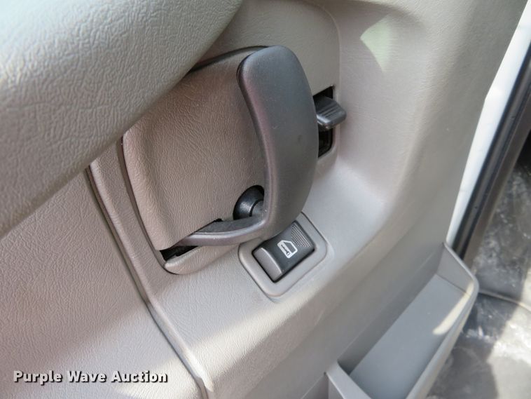 image for item DH1114 2010 Chevrolet Express G3500  box truck