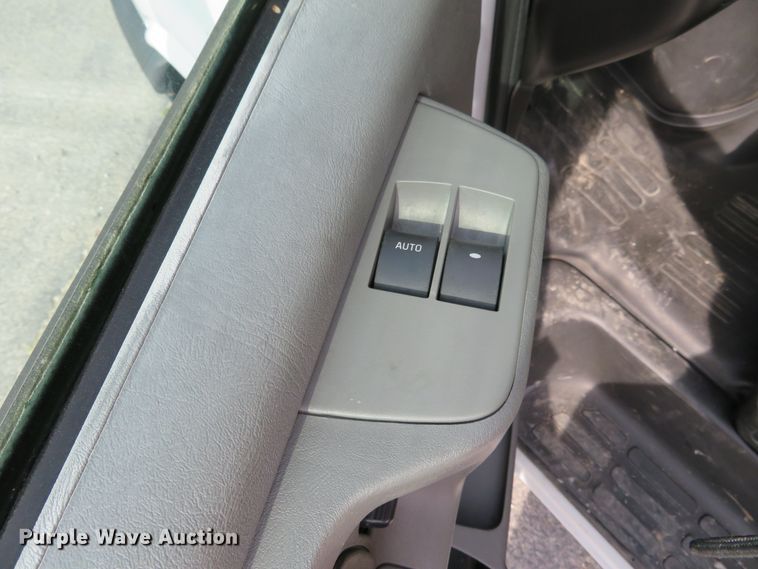 image for item DH1114 2010 Chevrolet Express G3500  box truck