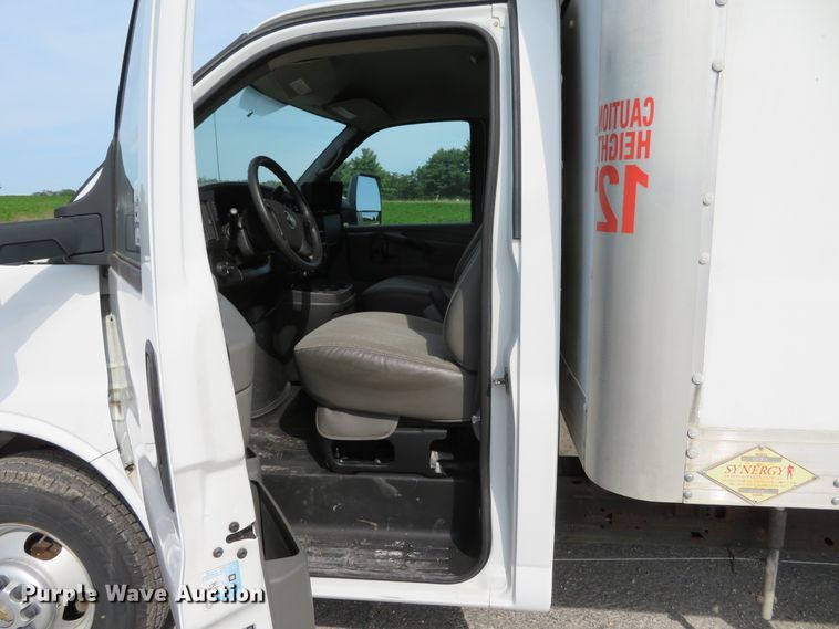 image for item DH1114 2010 Chevrolet Express G3500  box truck