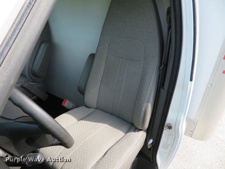 image for item DH1114 2010 Chevrolet Express G3500  box truck