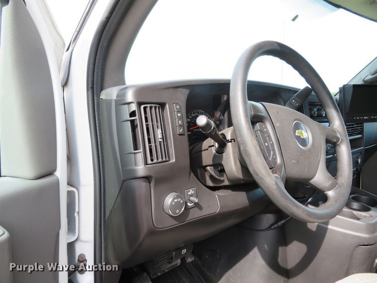 image for item DH1114 2010 Chevrolet Express G3500  box truck