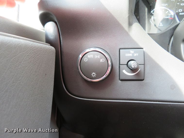 image for item DH1114 2010 Chevrolet Express G3500  box truck