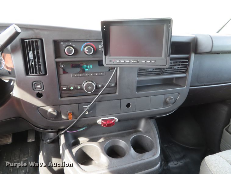 image for item DH1114 2010 Chevrolet Express G3500  box truck