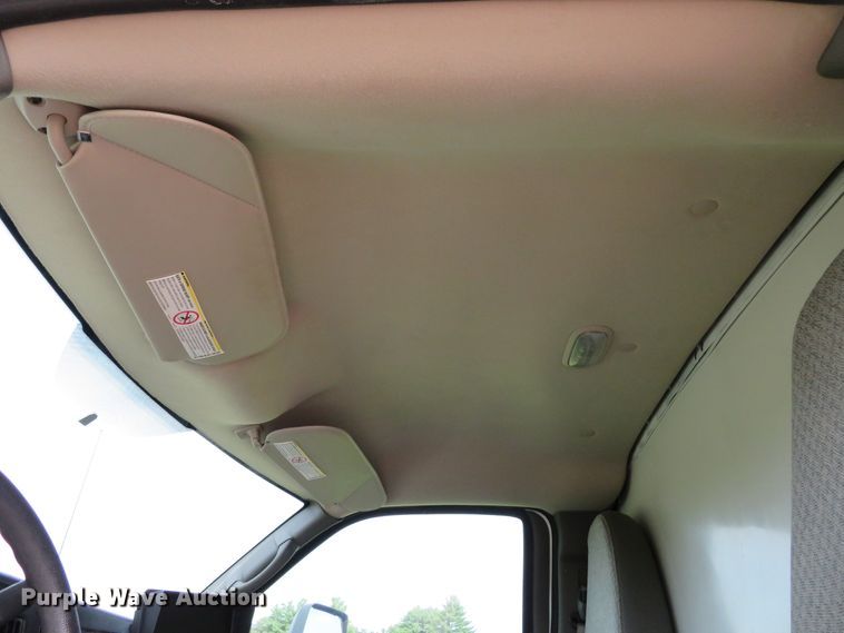 image for item DH1114 2010 Chevrolet Express G3500  box truck