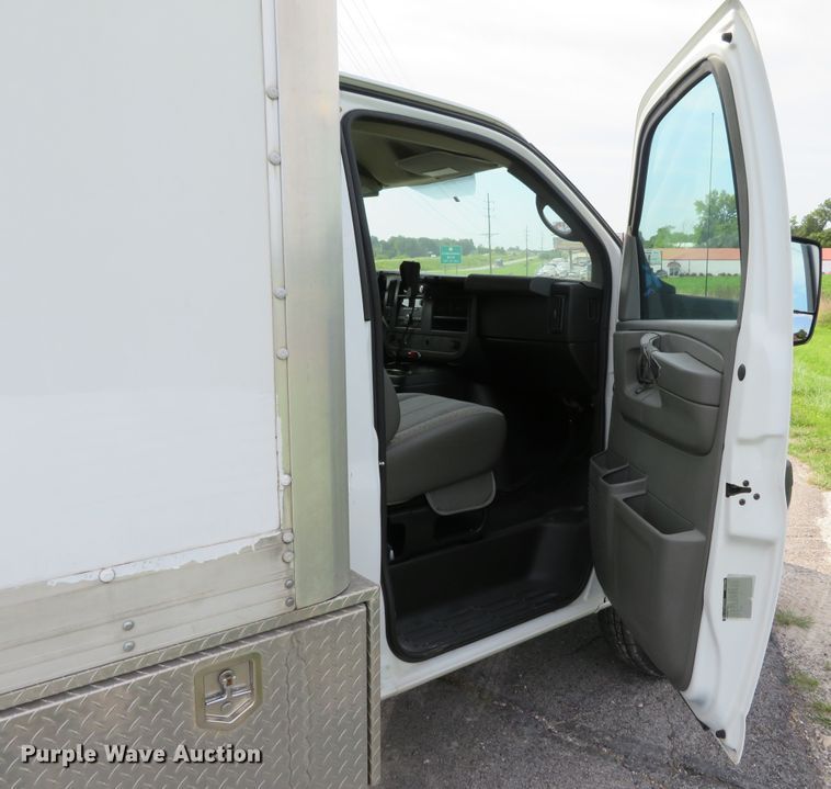 image for item DH1114 2010 Chevrolet Express G3500  box truck