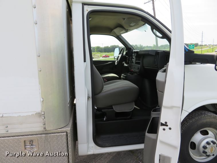 image for item DH1114 2010 Chevrolet Express G3500  box truck