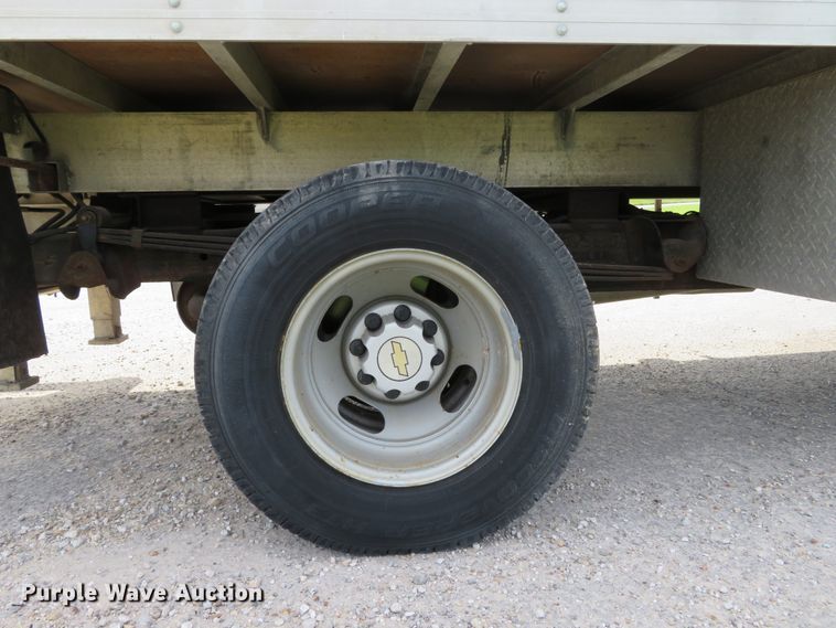 image for item DH1114 2010 Chevrolet Express G3500  box truck