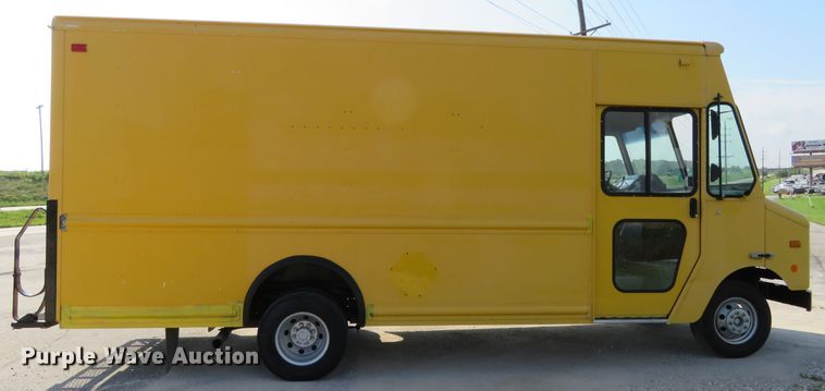 image for item DH1131 2007 Ford E450  delivery truck