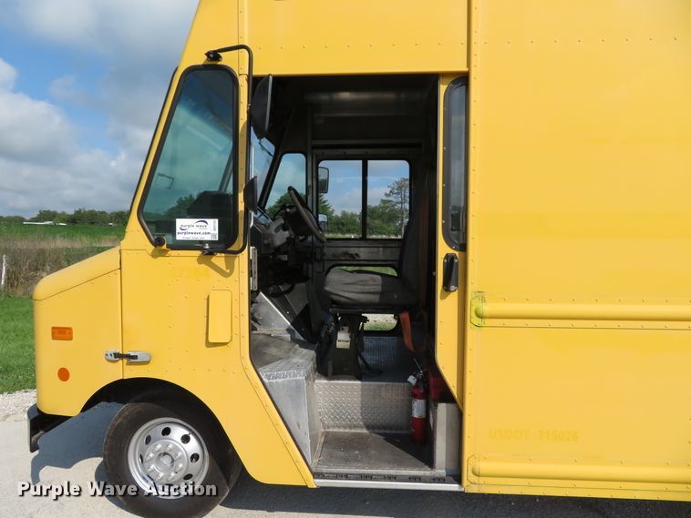 image for item DH1131 2007 Ford E450  delivery truck