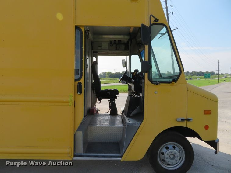 image for item DH1131 2007 Ford E450  delivery truck