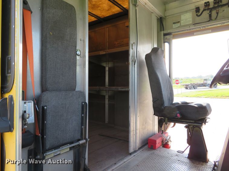 image for item DH1131 2007 Ford E450  delivery truck