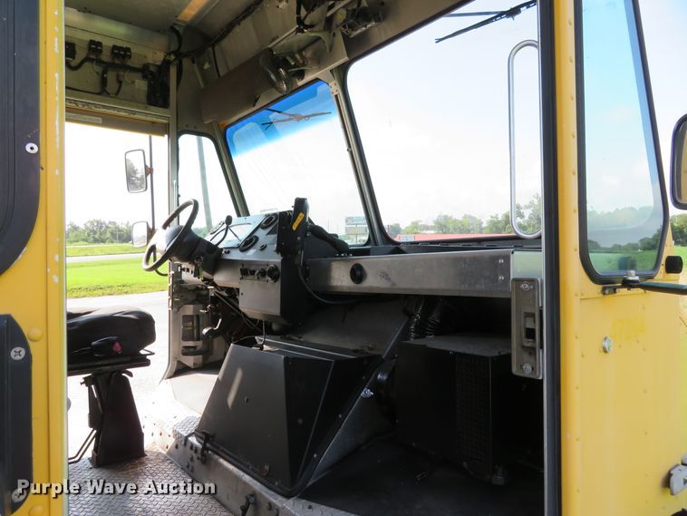 image for item DH1131 2007 Ford E450  delivery truck