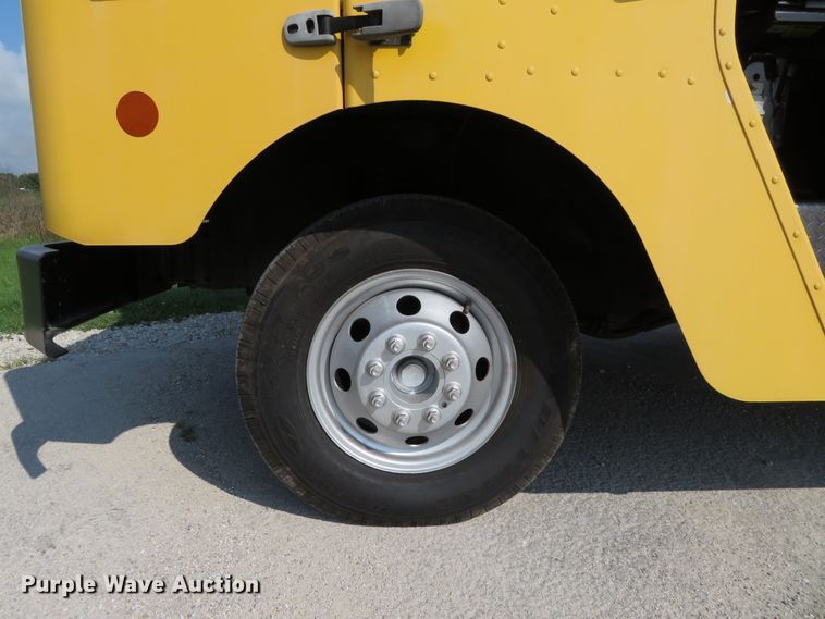 image for item DH1131 2007 Ford E450  delivery truck