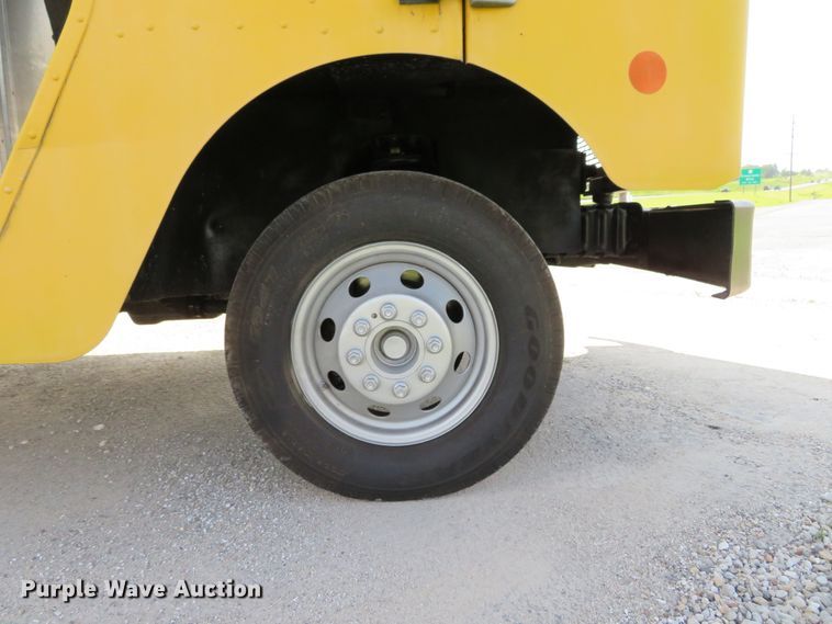 image for item DH1131 2007 Ford E450  delivery truck