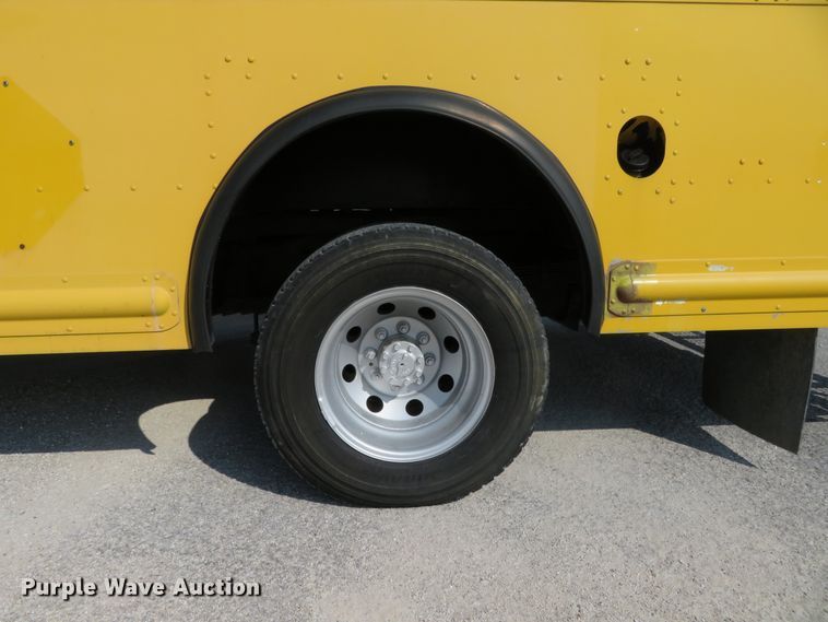 image for item DH1131 2007 Ford E450  delivery truck