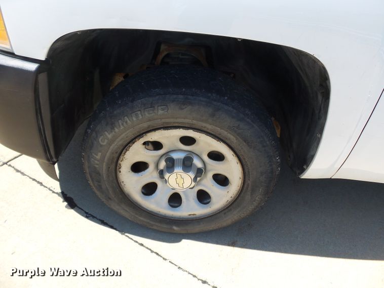 image for item DH3885 2013 Chevrolet Silverado 1500  Ext. Cab pickup truck