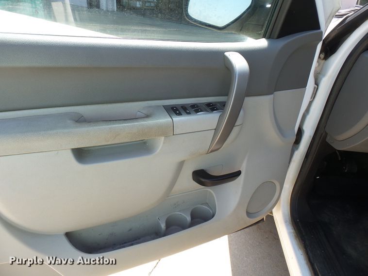 image for item DH3885 2013 Chevrolet Silverado 1500  Ext. Cab pickup truck