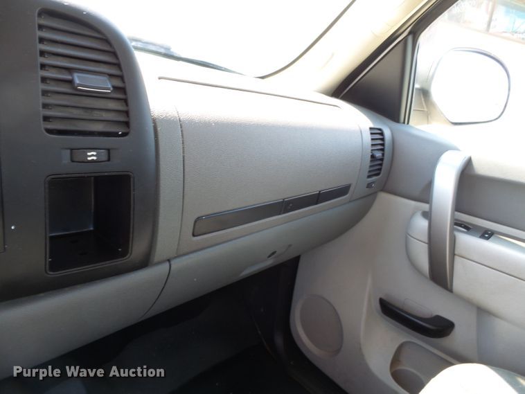 image for item DH3885 2013 Chevrolet Silverado 1500  Ext. Cab pickup truck