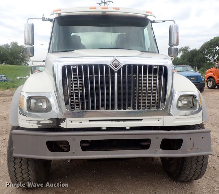 image for item DI4611 2006 International 7600  vacuum truck