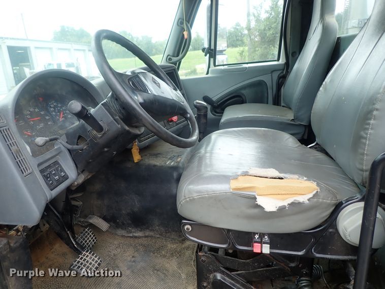 image for item DI4611 2006 International 7600  vacuum truck