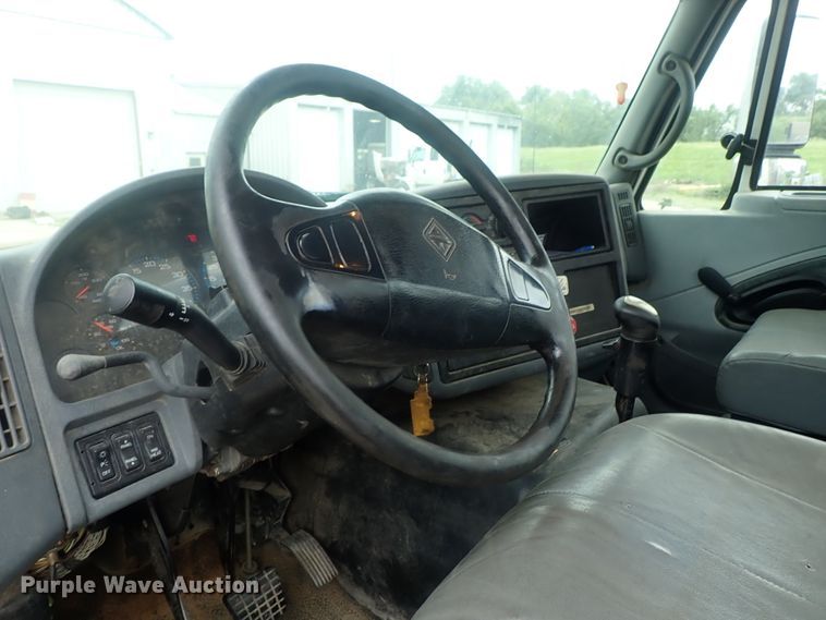 image for item DI4611 2006 International 7600  vacuum truck