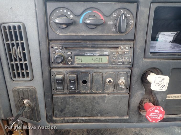 image for item DI4611 2006 International 7600  vacuum truck