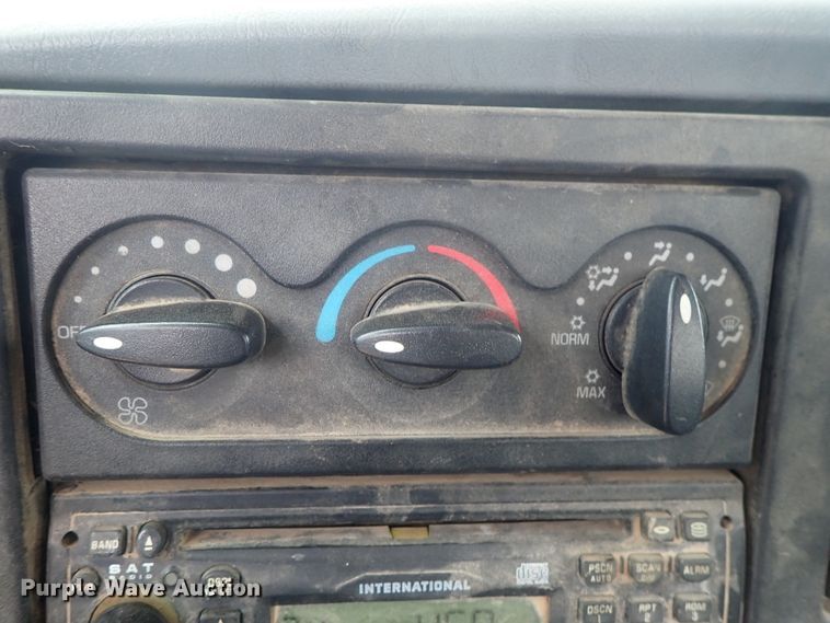 image for item DI4611 2006 International 7600  vacuum truck