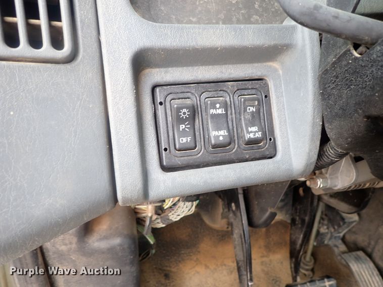 image for item DI4611 2006 International 7600  vacuum truck