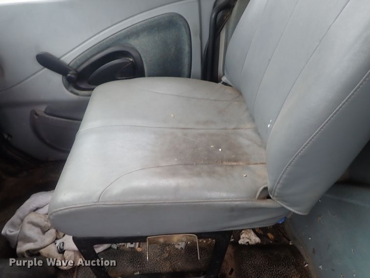 image for item DI4611 2006 International 7600  vacuum truck