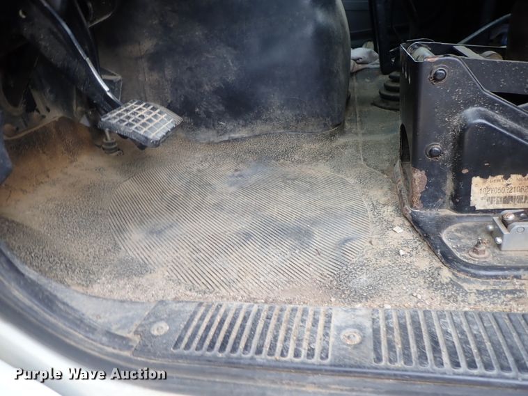 image for item DI4611 2006 International 7600  vacuum truck