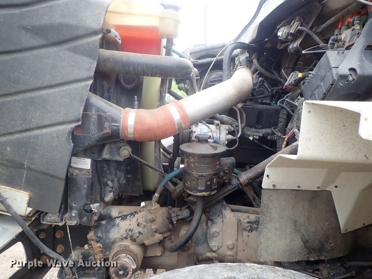 image for item DI4611 2006 International 7600  vacuum truck