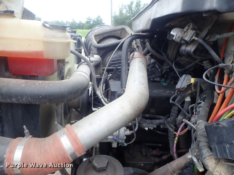 image for item DI4611 2006 International 7600  vacuum truck