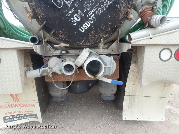 image for item DI4611 2006 International 7600  vacuum truck