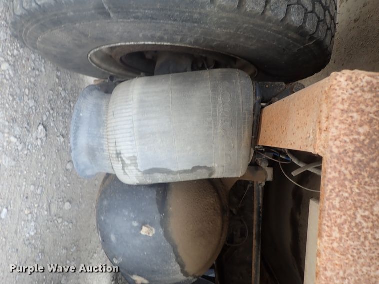 image for item DI4611 2006 International 7600  vacuum truck