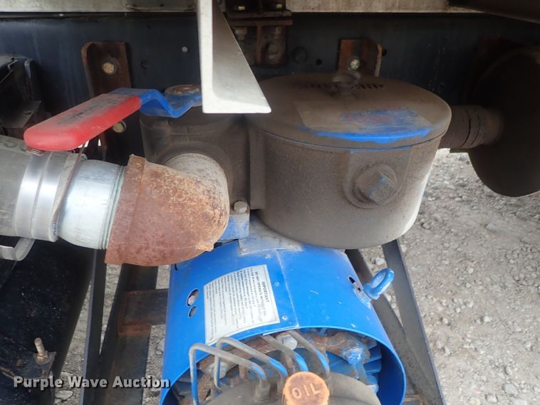 image for item DI4611 2006 International 7600  vacuum truck